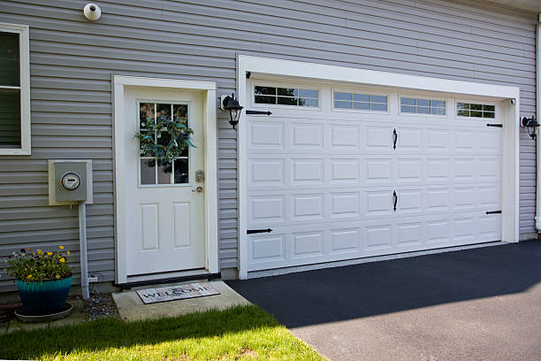 24/7 Emergency Garage Door Panel Replacement experts in Winchester, MO